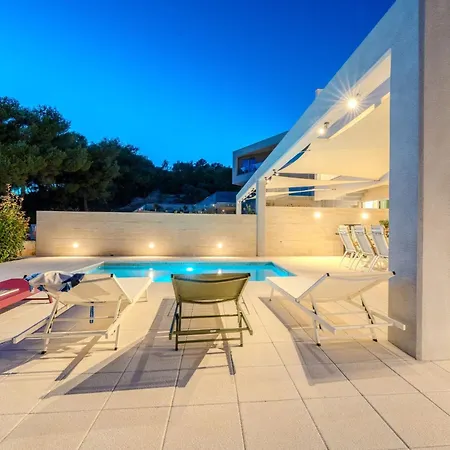 Nyaraló Axia With Pool *